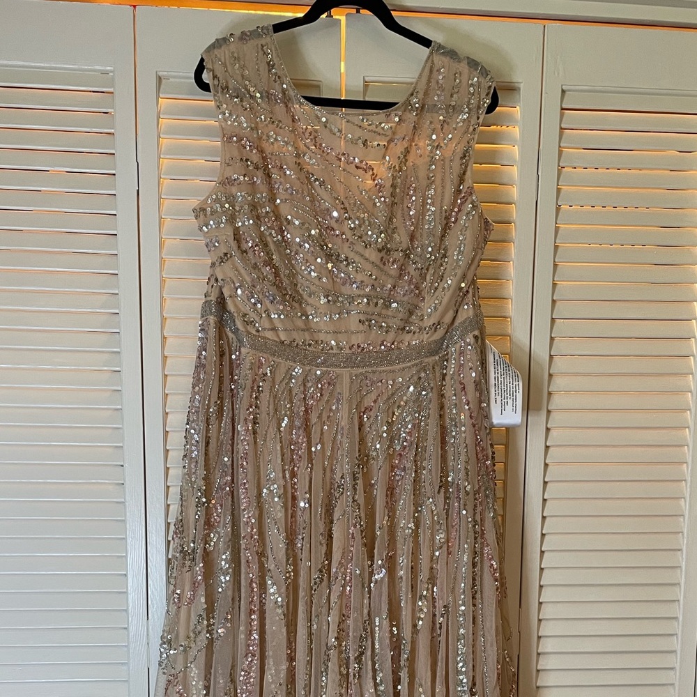 Mac Duggal Gold Beads and Sequins Embellished Cap Sleeve Evening Gown - Picture 9 of 15